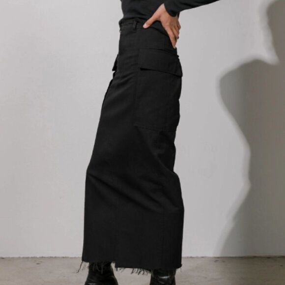Le European Black Cargo Skirt - Picture 4 of 5